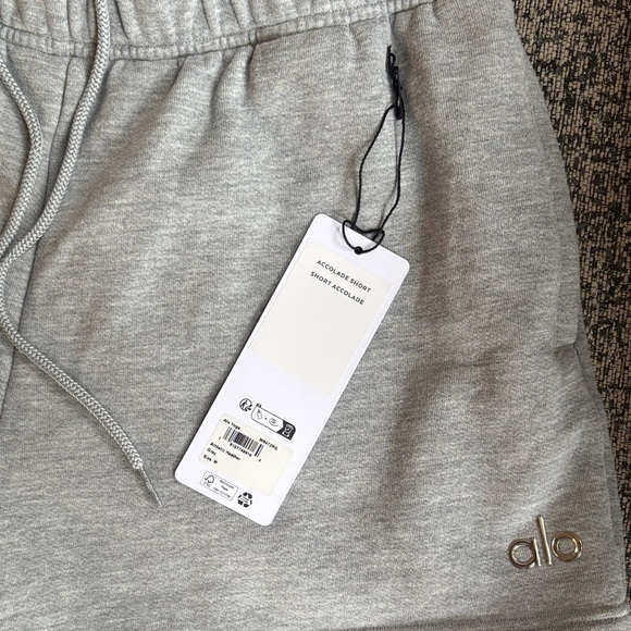 ALO Accolade Sweatshort Light Athletic Gray Sz Medium - Picture 3 of 5